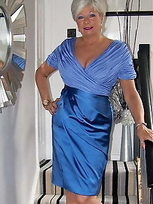 Amateur MILF Lexie in very thight leather pants