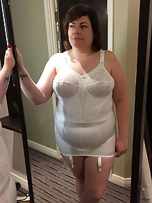 All-natural older momma is taking off her bra